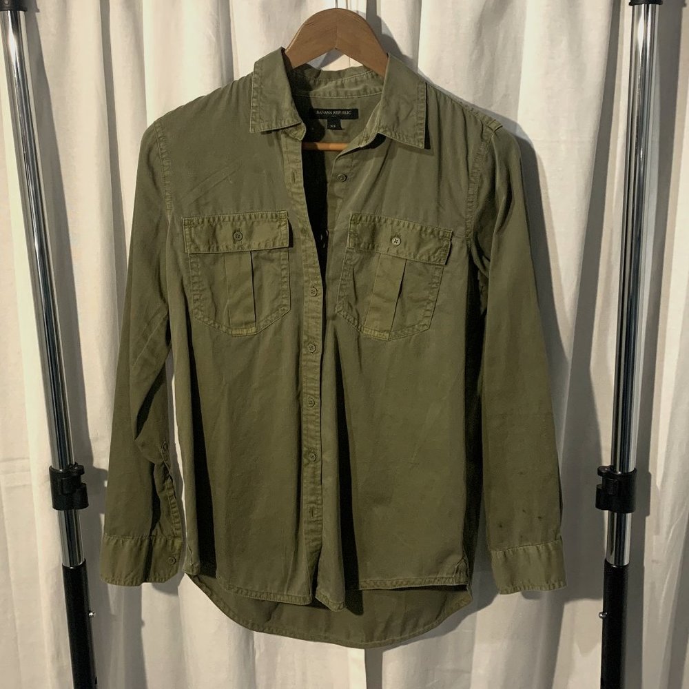 Banna Republic Button Down - Seige Green